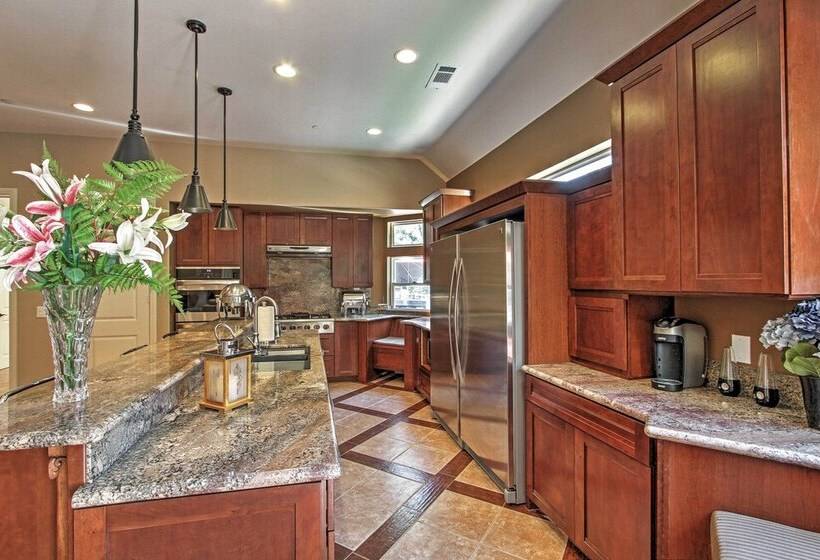 Roomy Home W/ Deck, 5 Mi To Lake Arrowhead Village