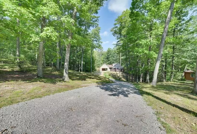 Roscommon Retreat W/ Deck ~ 1 Mile To Higgins Lake