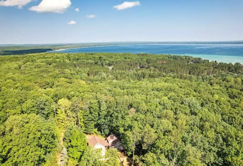 Roscommon Retreat W/ Deck ~ 1 Mile To Higgins Lake