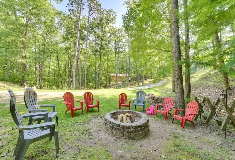 Roscommon Retreat W/ Deck ~ 1 Mile To Higgins Lake