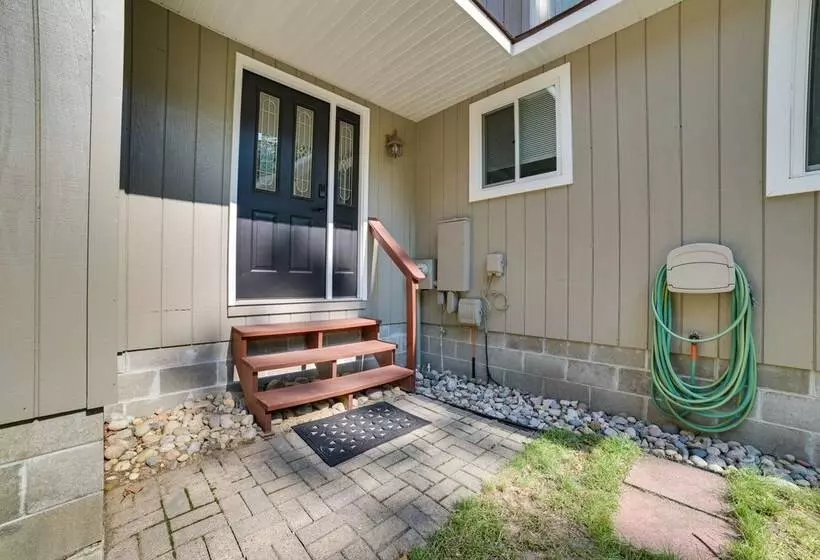 Roscommon Retreat W/ Deck ~ 1 Mile To Higgins Lake