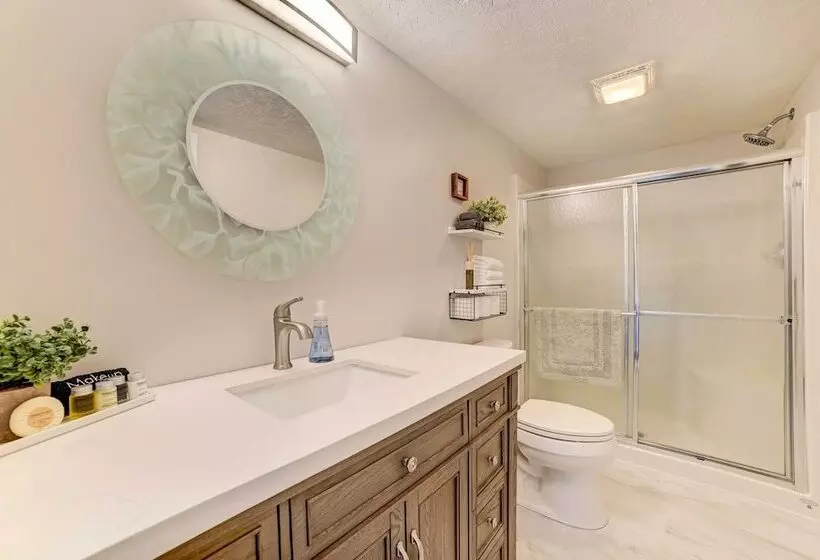 Roscommon Retreat W/ Deck ~ 1 Mile To Higgins Lake