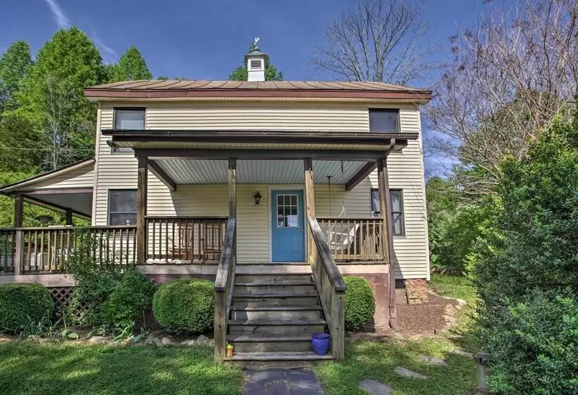 Spacious Faber Home W/ Yard, Steps To Winery!