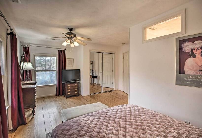 Spacious Faber Home W/ Yard, Steps To Winery!