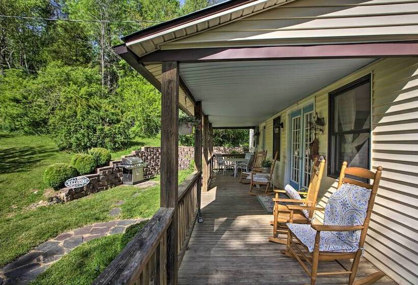 Spacious Faber Home W/ Yard, Steps To Winery!