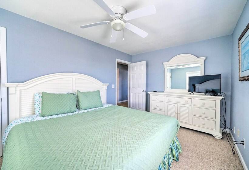 Spacious North Topsail Family Home With 2 Decks