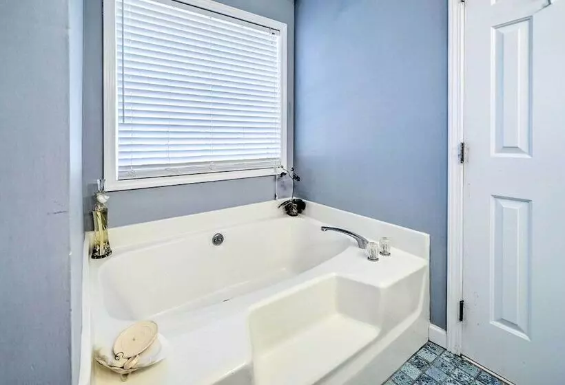 Spacious North Topsail Family Home With 2 Decks