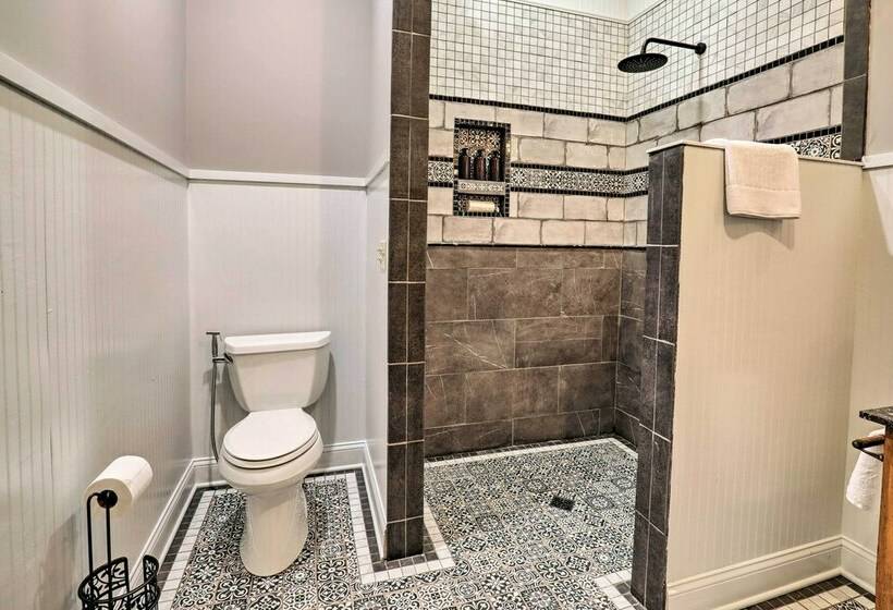 Spacious Pet Friendly Home   Near Dundee Wineries!