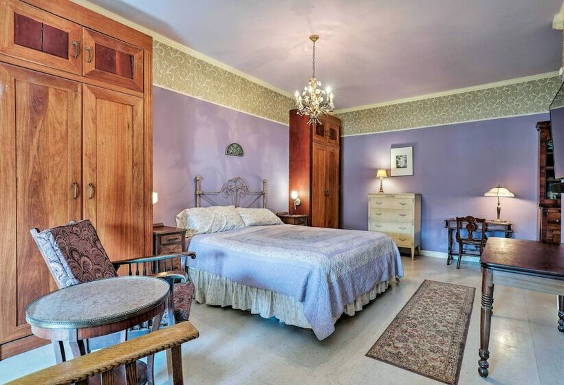 Spacious Pet Friendly Home   Near Dundee Wineries!