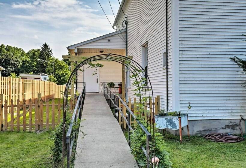 Spacious Pet Friendly Home   Near Dundee Wineries!