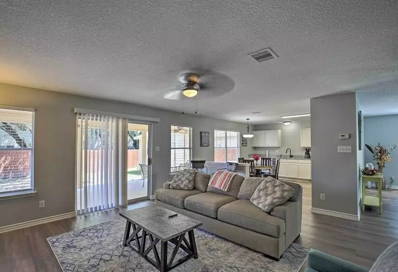 Spacious San Antonio Home ~ 9 Miles To Usta!