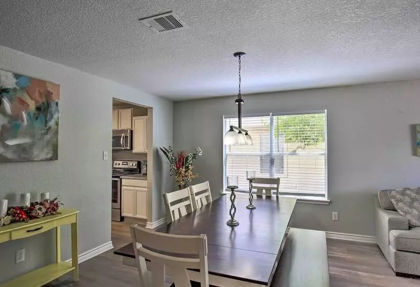 Spacious San Antonio Home ~ 9 Miles To Usta!