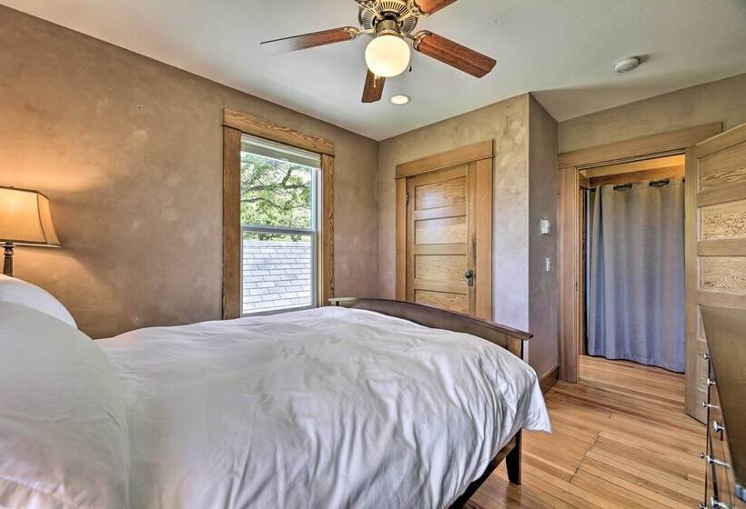 Storybook Glade Historical Homestead W/ Views!