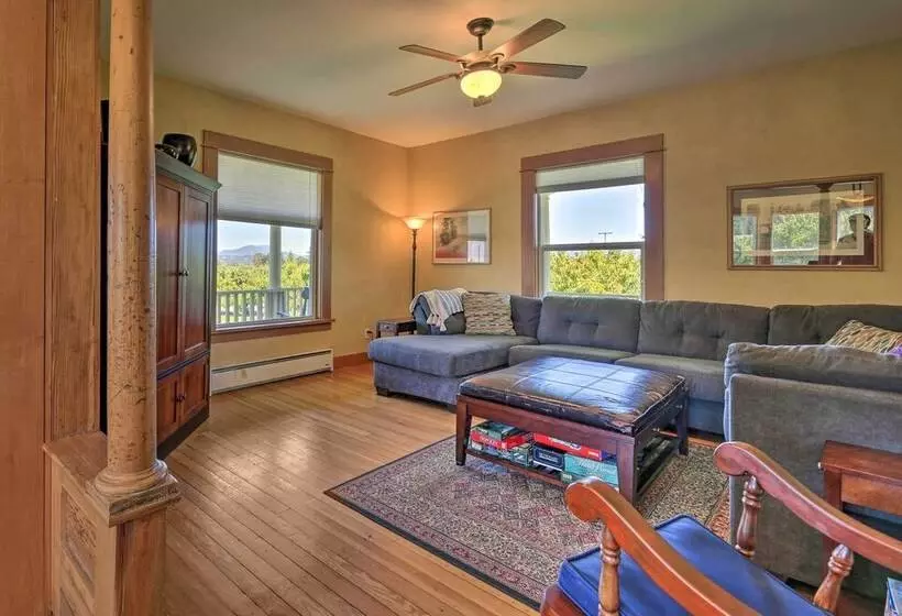 Storybook Glade Historical Homestead W/ Views!