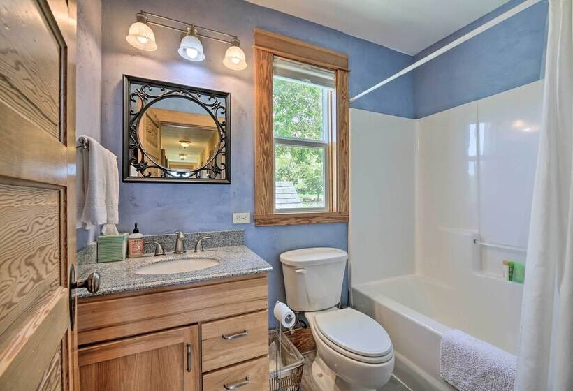 Storybook Glade Historical Homestead W/ Views!