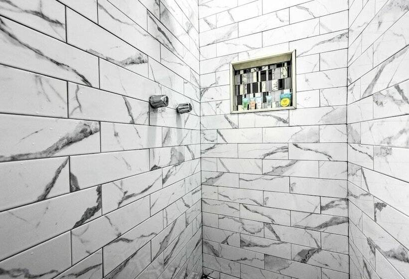 Updated Charlotte Home W/ Yard, Fire Pit!