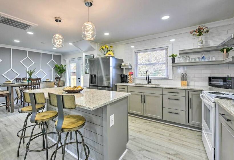 Updated Charlotte Home W/ Yard, Fire Pit!