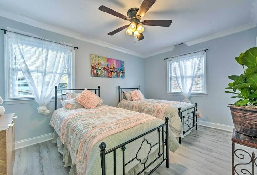 Updated Charlotte Home W/ Yard, Fire Pit!