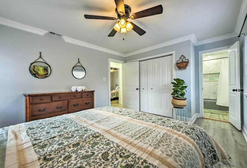 Updated Charlotte Home W/ Yard, Fire Pit!