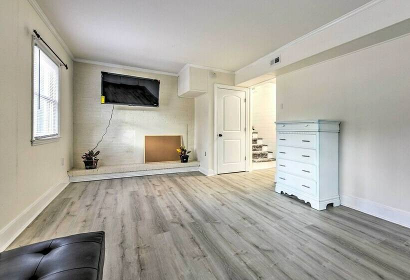 Updated Charlotte Home W/ Yard, Fire Pit!