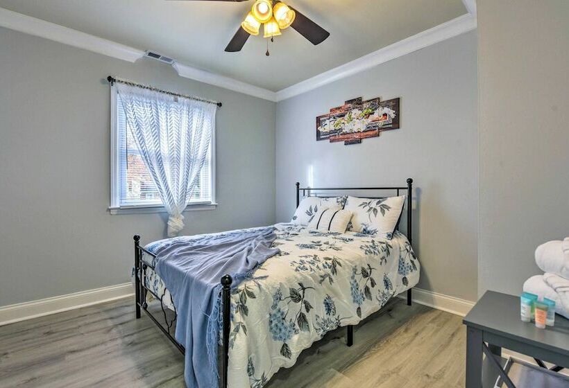 Updated Charlotte Home W/ Yard, Fire Pit!