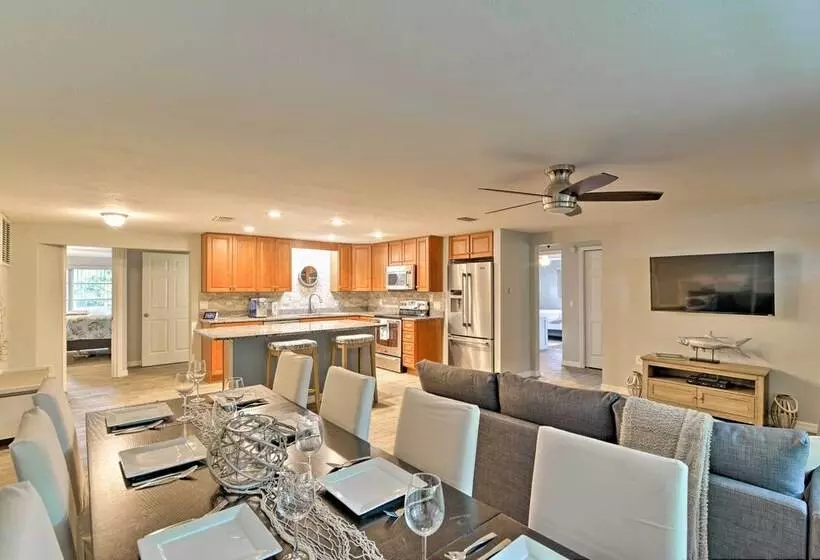 Updated Rustic Yankeetown Home W/ Lanai & Dock