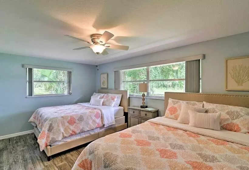 Updated Rustic Yankeetown Home W/ Lanai & Dock