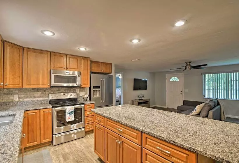 Updated Rustic Yankeetown Home W/ Lanai & Dock