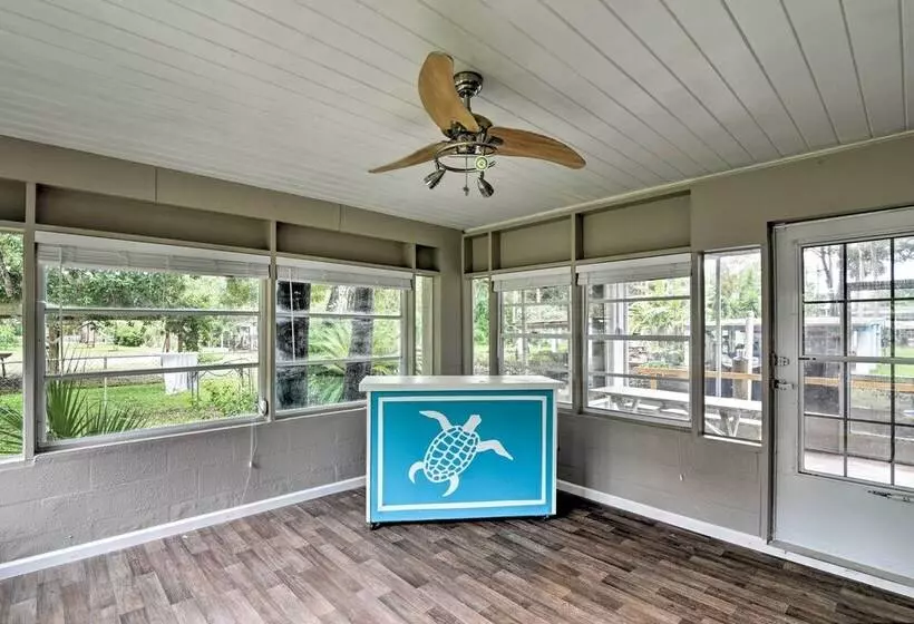 Updated Rustic Yankeetown Home W/ Lanai & Dock