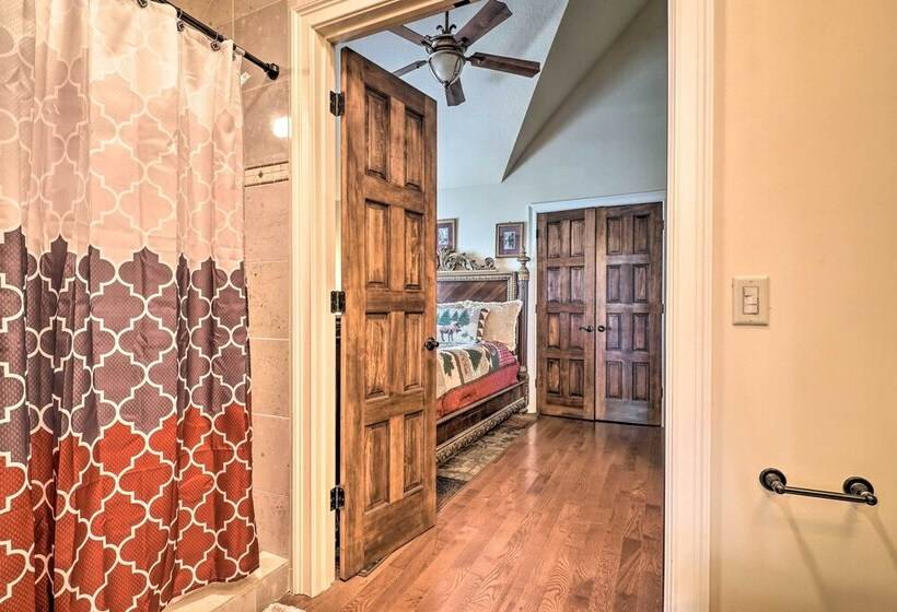 Upscale Mountain Escape W/ View, 10 Mi To Dwtn!