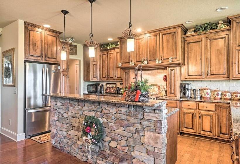 Upscale Mountain Escape W/ View, 10 Mi To Dwtn!