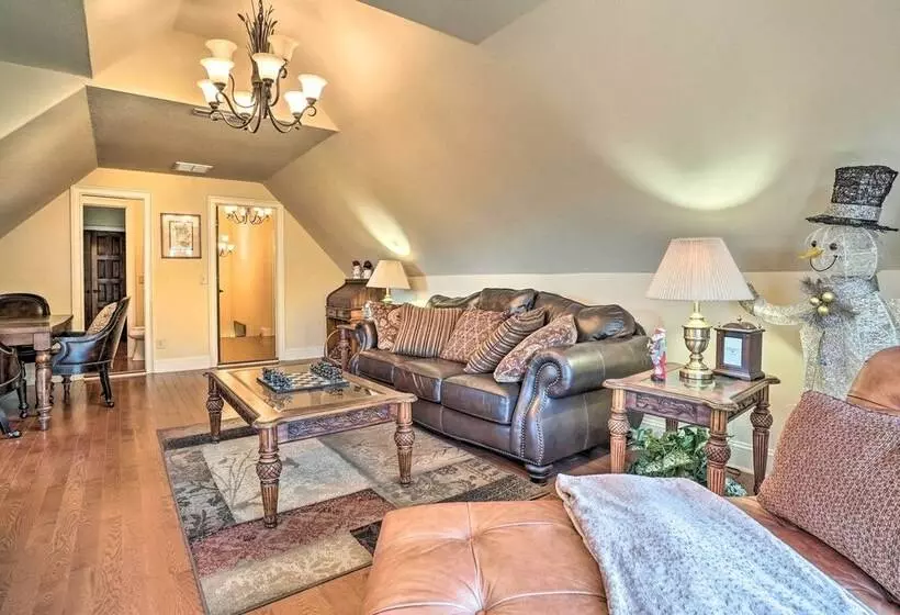 Upscale Mountain Escape W/ View, 10 Mi To Dwtn!