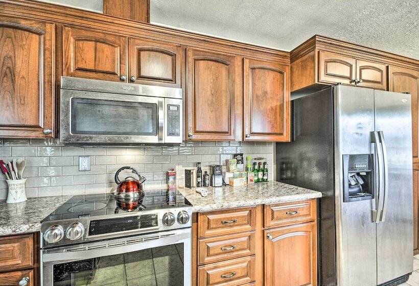 Vancouver Home W/ Hot Tub < 15 Mi To Portland!