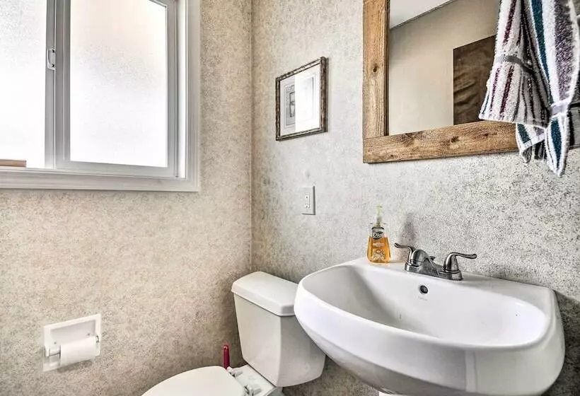 Vancouver Home W/ Hot Tub < 15 Mi To Portland!