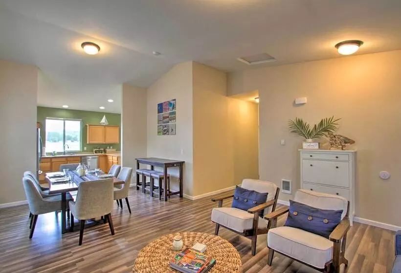 Waterfront Allyn Home With Fire Pit + 2 Kayaks!