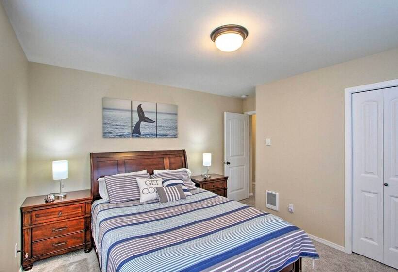 Waterfront Allyn Home With Fire Pit + 2 Kayaks!