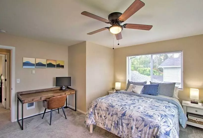 Waterfront Allyn Home With Fire Pit + 2 Kayaks!