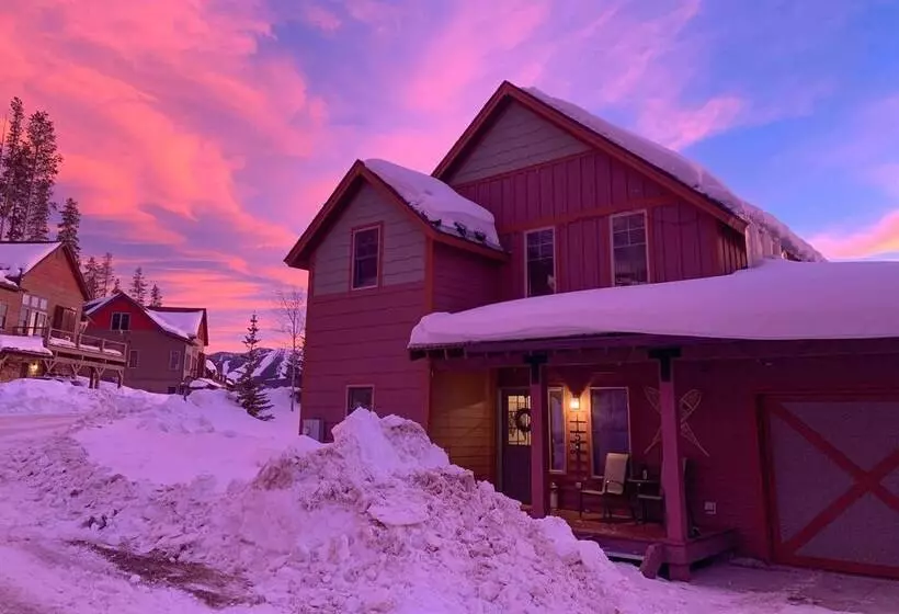 Winter Park Area Cabin, Hot Tub & Mountain Views!