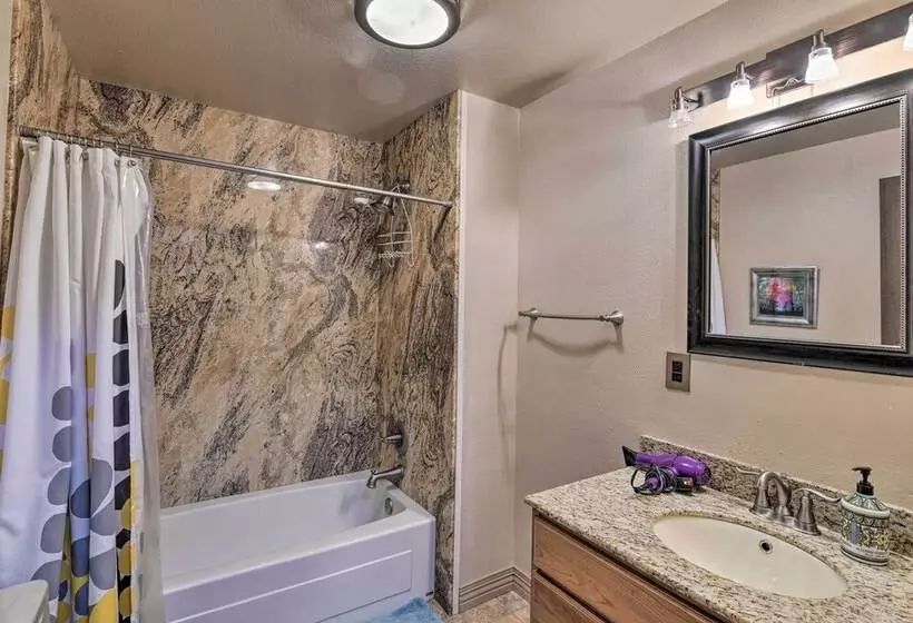 Near Downtown & Fishing: Anchorage Escape!