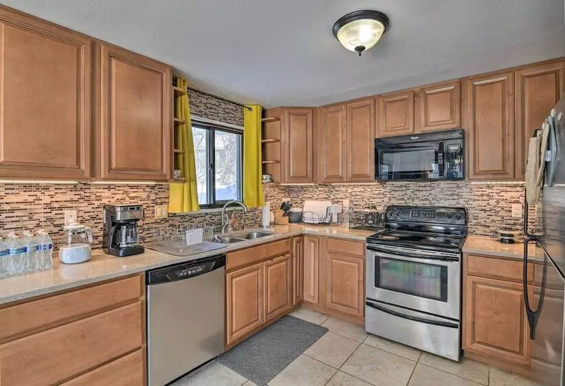 Near Downtown & Fishing: Anchorage Escape!