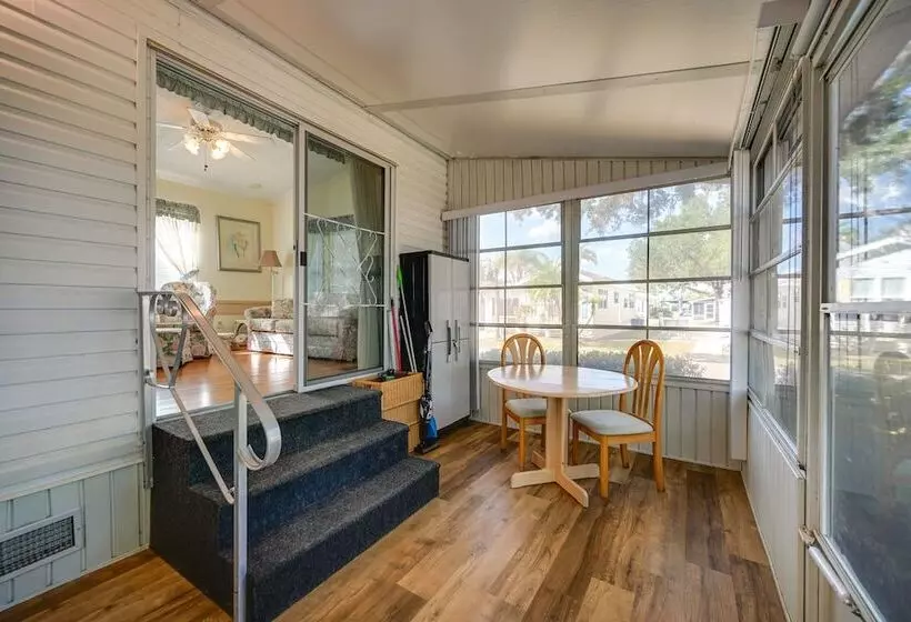 Bright Home: Pool Access & Screened In Porch!