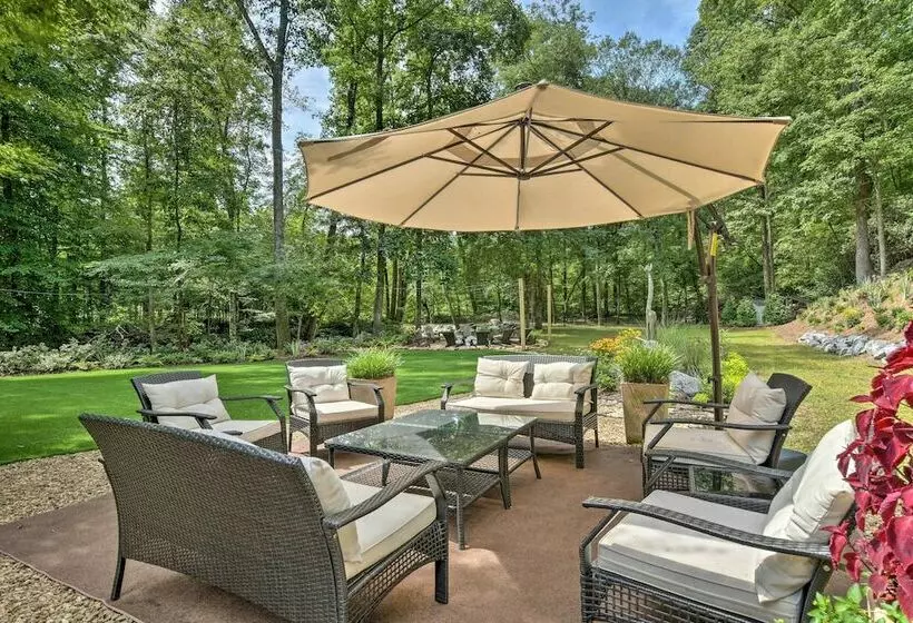 Butterfly Creek Columbus Estate On 3 Acres!
