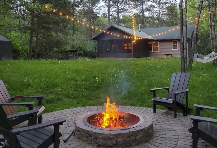 Cabin W/ Kayaks Situated On The Wisconsin River!