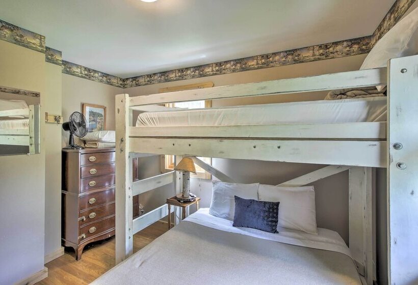 Cabin W/ Kayaks Situated On The Wisconsin River!