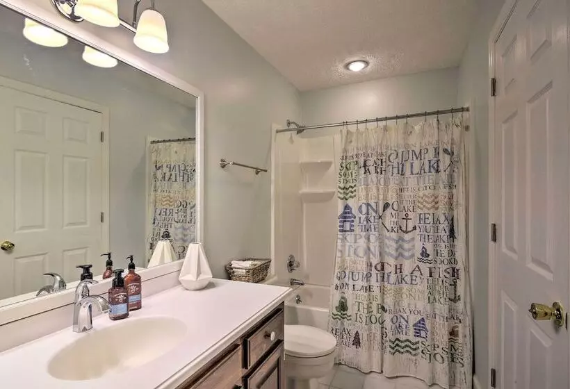 Carolina Lakes Family Home W/ Pool, Kayaks & Dock!