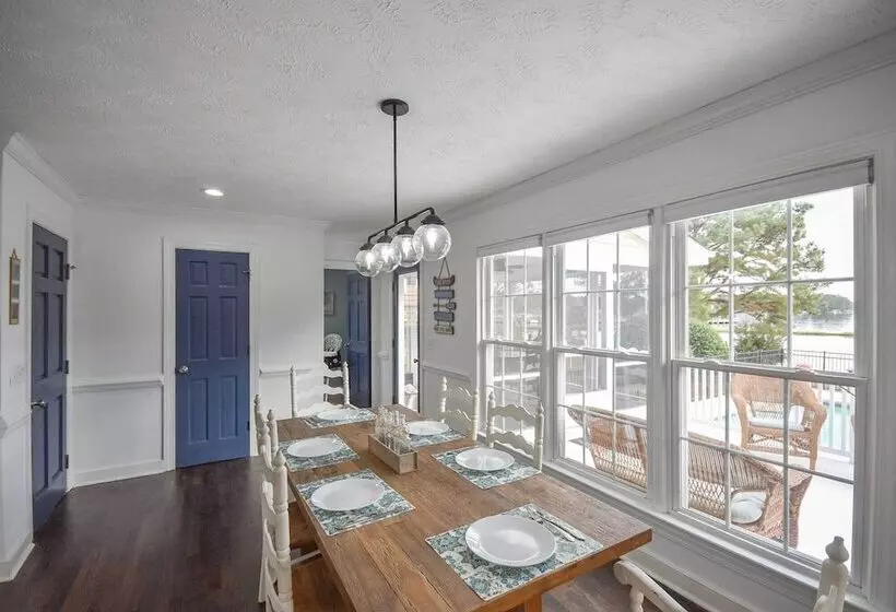 Carolina Lakes Family Home W/ Pool, Kayaks & Dock!