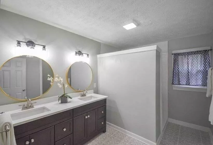 Carolina Lakes Family Home W/ Pool, Kayaks & Dock!