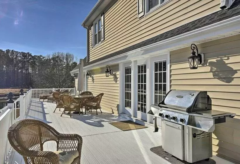 Carolina Lakes Family Home W/ Pool, Kayaks & Dock!