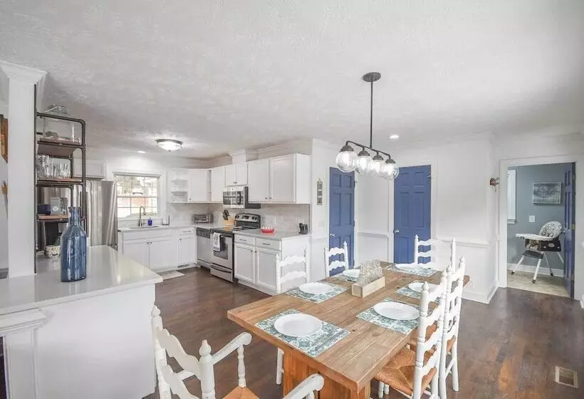 Carolina Lakes Family Home W/ Pool, Kayaks & Dock!