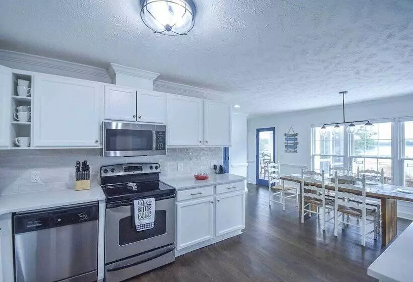 Carolina Lakes Family Home W/ Pool, Kayaks & Dock!